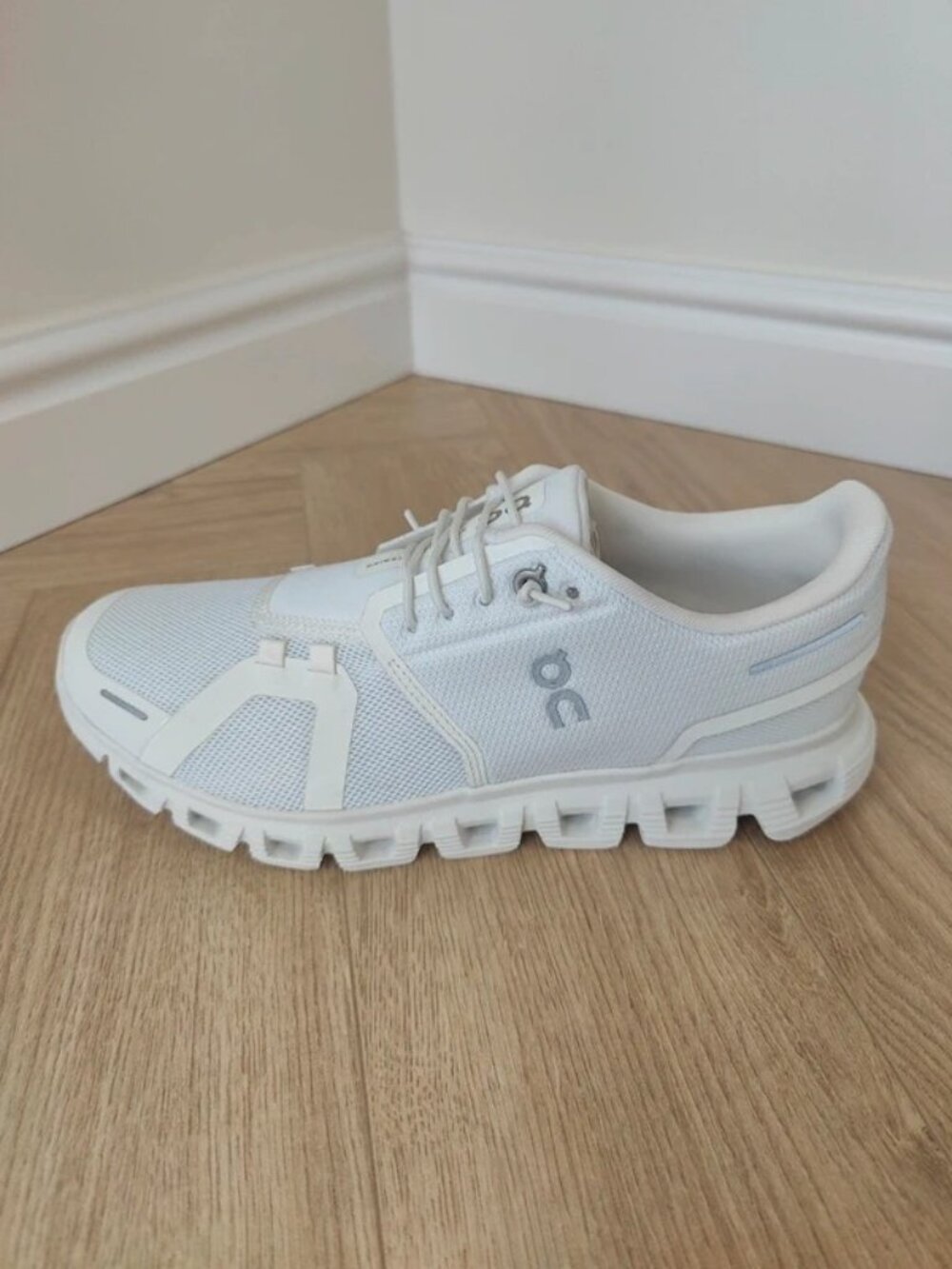 Women’s On Cloud 6 Sneakers White US 9 - Picture 3 of 8